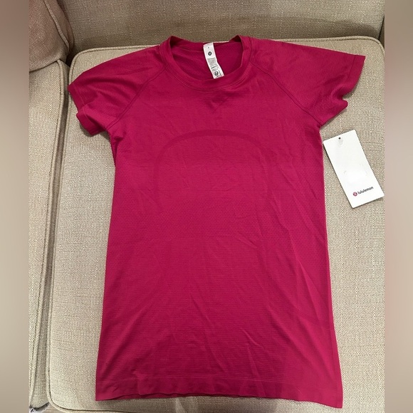 lululemon athletica Tops - lululemon athletica Women's Swiftly Tech Short-Sleeve 2.0 - Ripened Raspberry